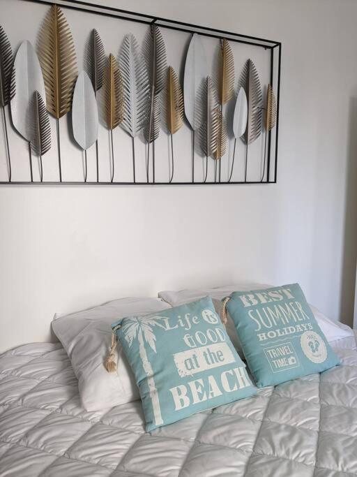 St Gilles Appartement Face Mer Сент-Илер-де-Рье Экстерьер фото
